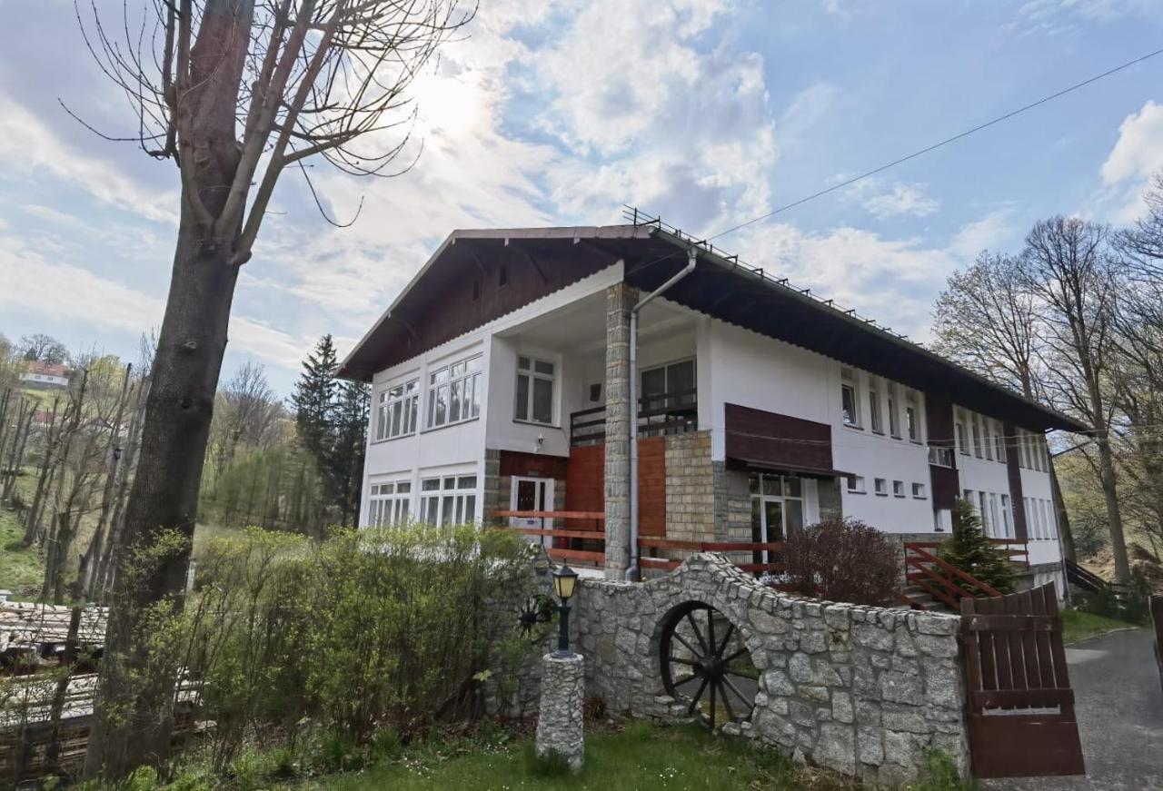 Osrodek Wypoczynkowy Nad Wodospadem Przesieka Esterno foto