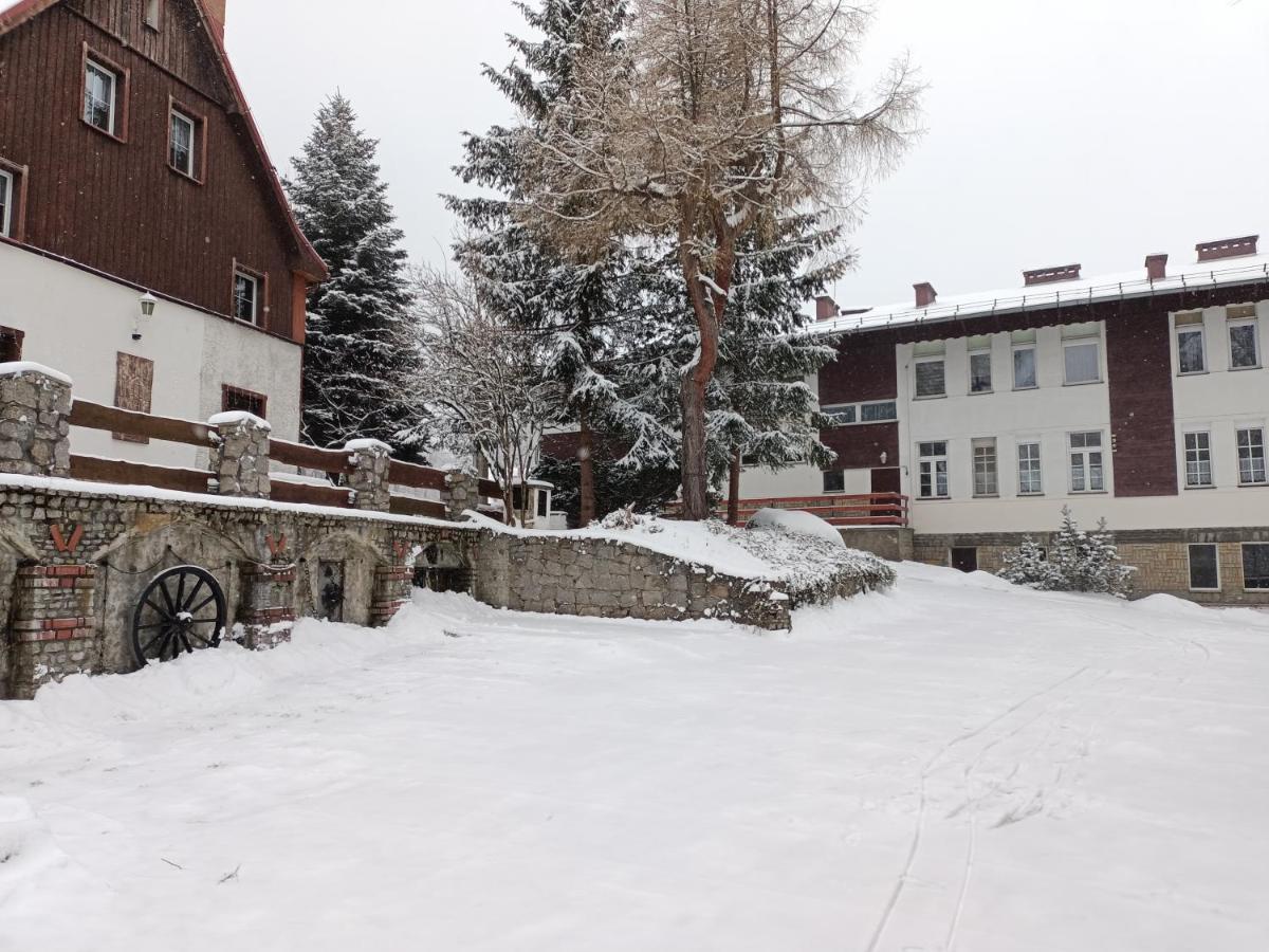 Osrodek Wypoczynkowy Nad Wodospadem Przesieka Esterno foto